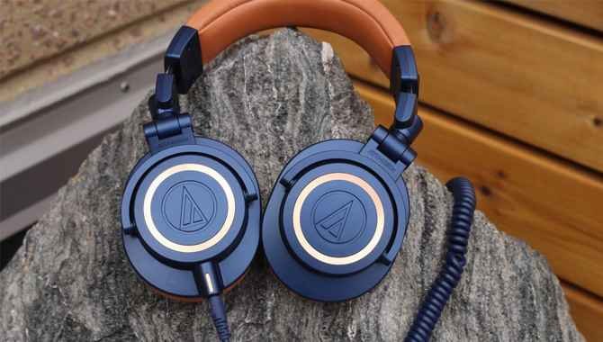 1) Audio Technica ATH M50x Professional Monitor Headphones
