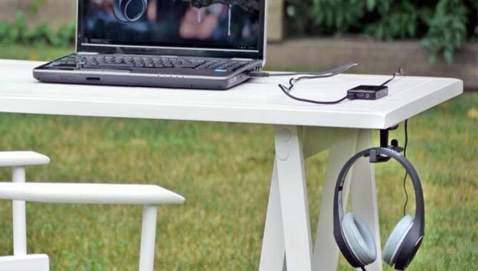 Hang-The-Headphones-From-A-Stand-A-Hook-Or-Desk-Edge-1-