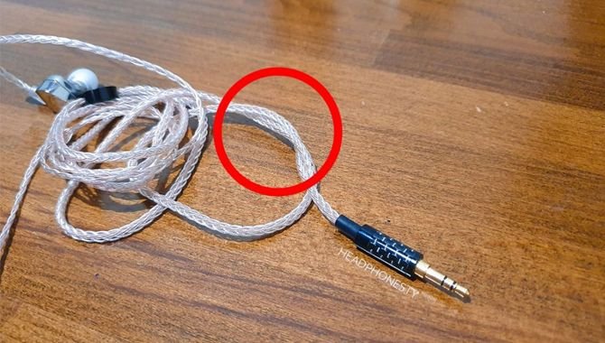 How-To-Straighten-A-Twisted-Up-Computer-Cable