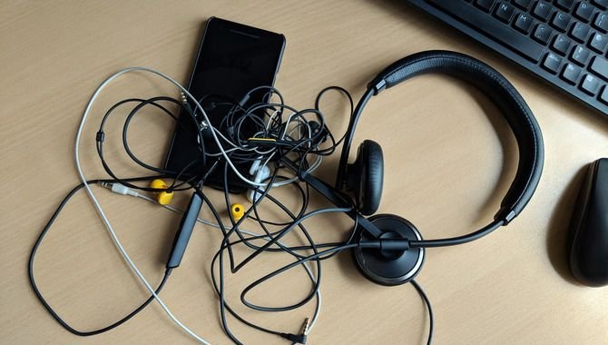 How-To-Straighten-Out-Your-Headphone-Wires