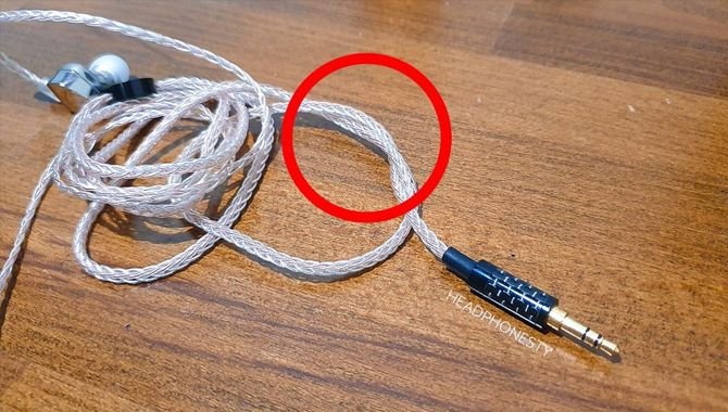 How to Untwist a Cord of Headphones