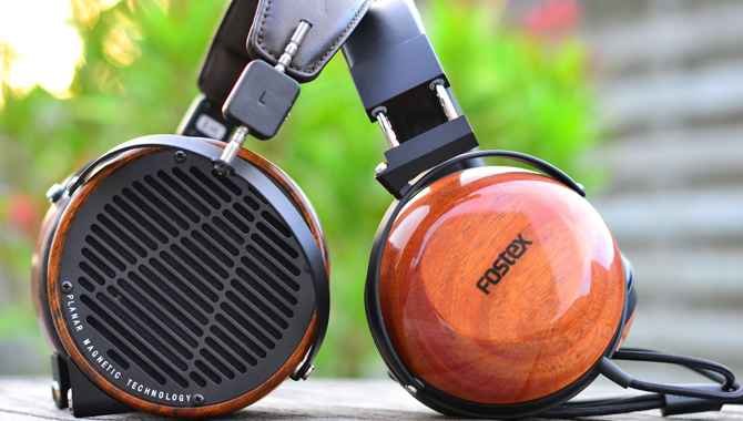 Short Note of Closed-back  headphones