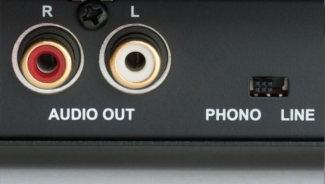Turntable with builtin preamp