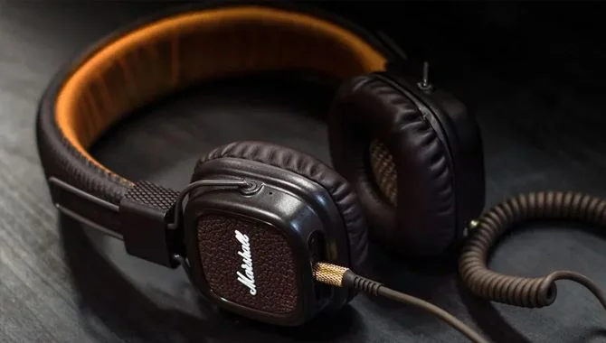 Advantages-Of-Taking-A-Picture-With-The-Headphone