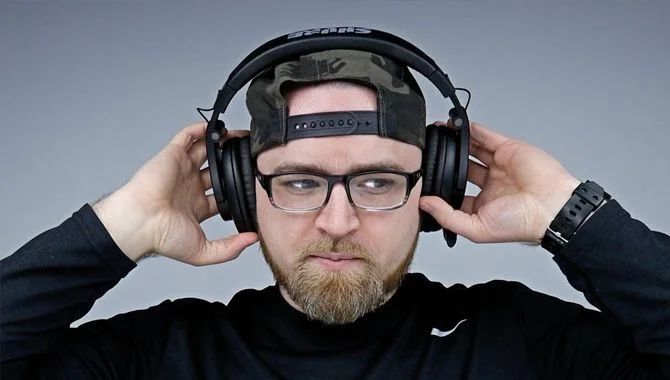 How-To-Take-A-Photo-With-Headphone